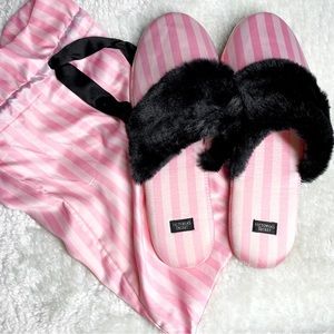 NEW! Victoria’s Secret Pink Striped Slippers Large (9-10)